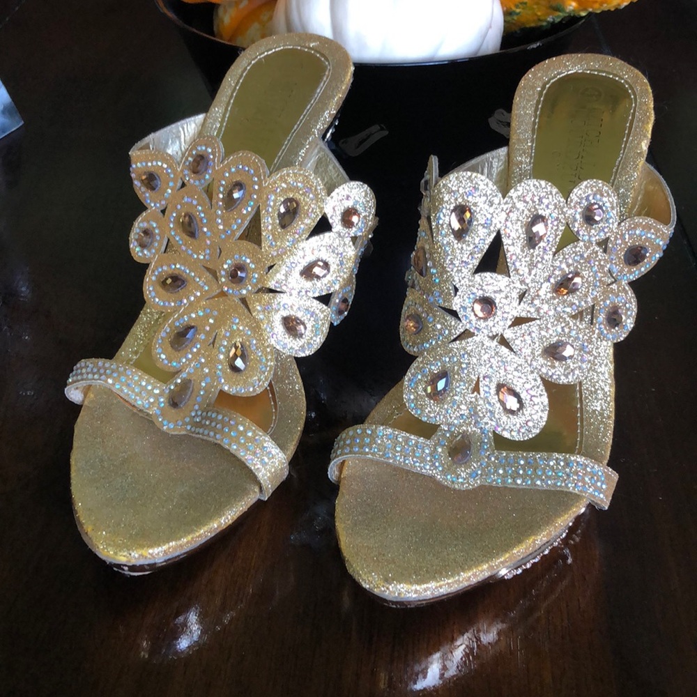 🌺Bourdeux Gold Bling Heels🌺